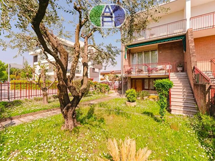 Casa con 6 locali in vendita in Via Pastore, Dolo