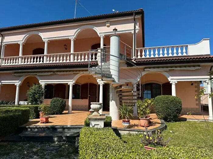 Casa con 6 locali in vendita in Via Monte Renna, Siracusa