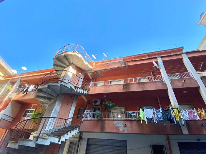 Casa trilocale in affitto in Via Montebianco, Letojanni