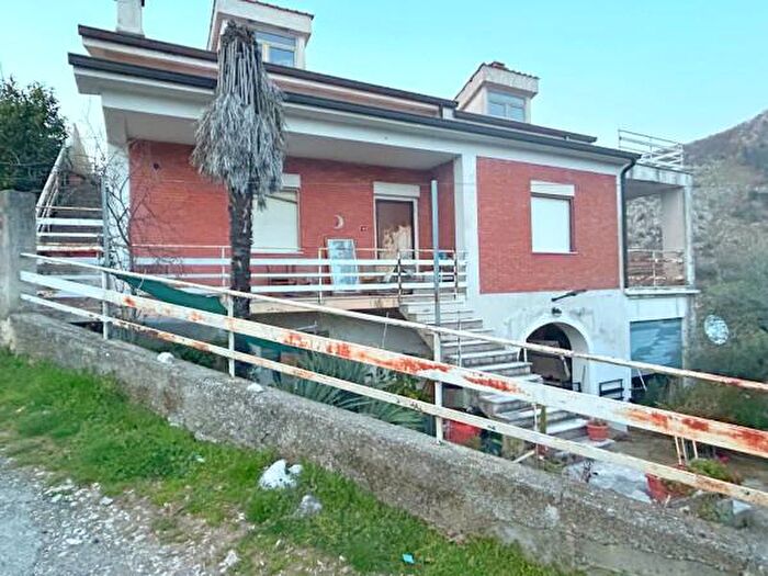 Appartamento quadrilocale in vendita in Strada Provinciale Ex Ss Forca, Atina