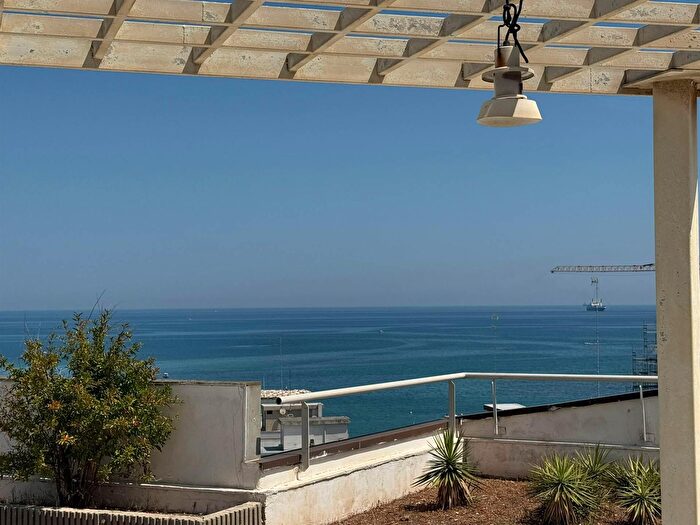 Appartamento con 7 locali in vendita in Bari