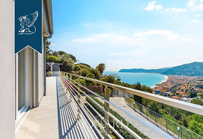 Casa quadrilocale in vendita in Alassio