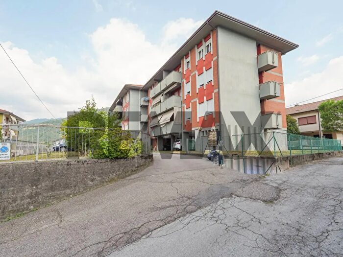 Appartamento quadrilocale in vendita in Via Martiri della Libertà, Casnigo