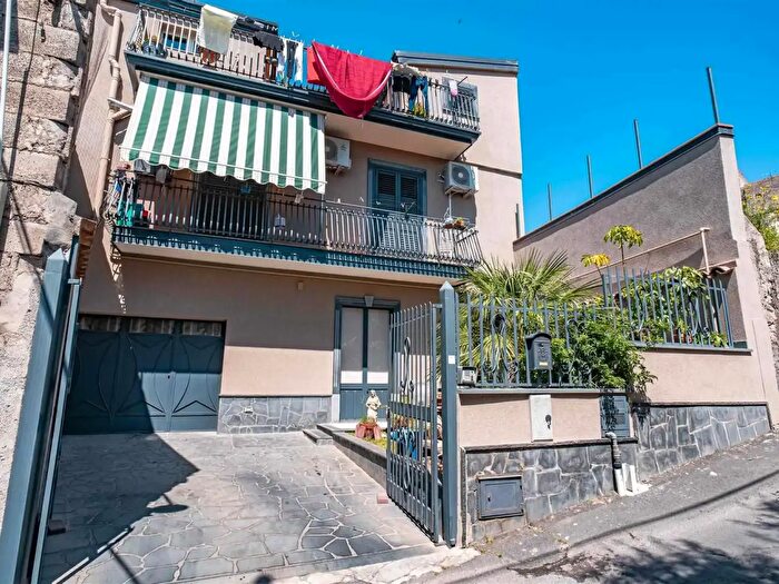 Casa con 8 locali in vendita in Via Laudani, Santa Maria Di Licodia