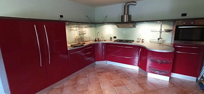 Casa quadrilocale in vendita in Camaiore