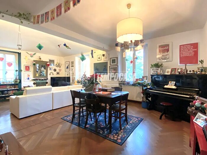 Appartamento con 7 locali in vendita in Via delle Rose, Biella