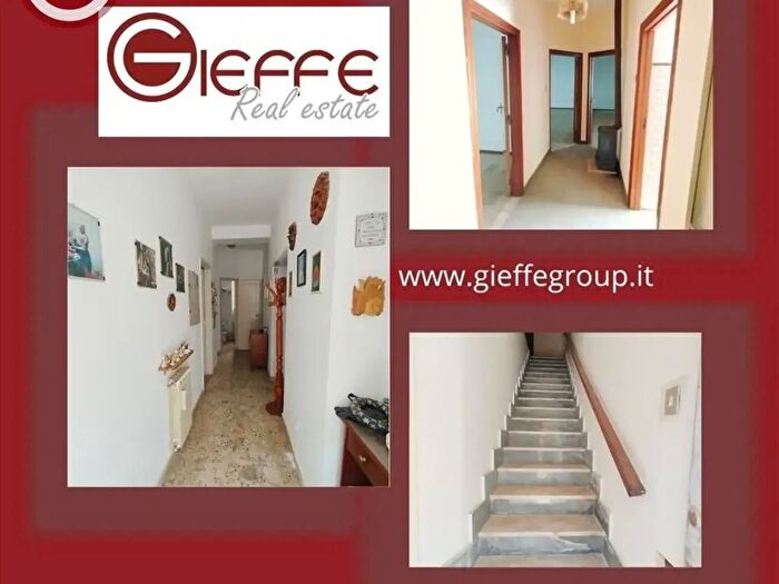 Appartamento con 10 locali in vendita in Taurianova