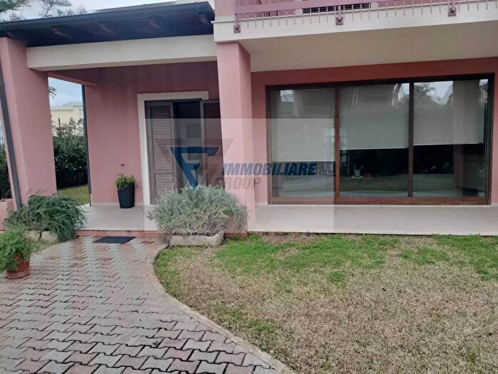 Casa con 8 locali in vendita in Siracusa