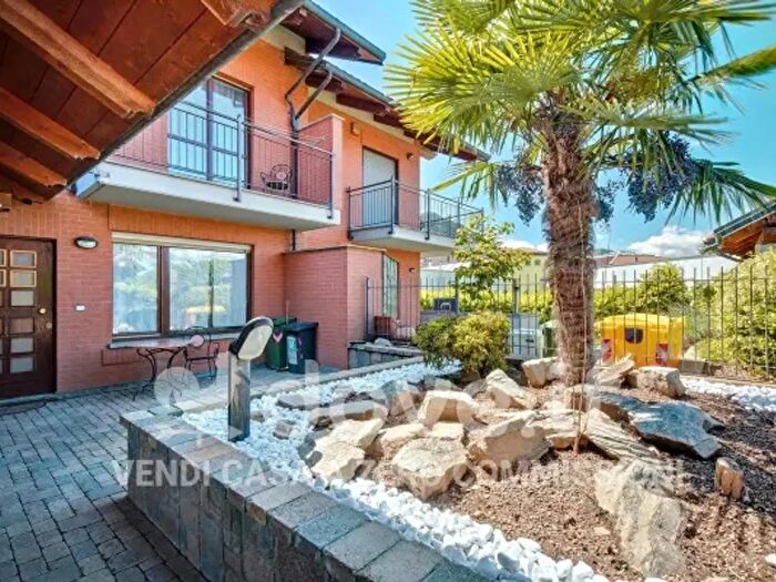 Casa con 6 locali in vendita in Via Cavour, Piossasco