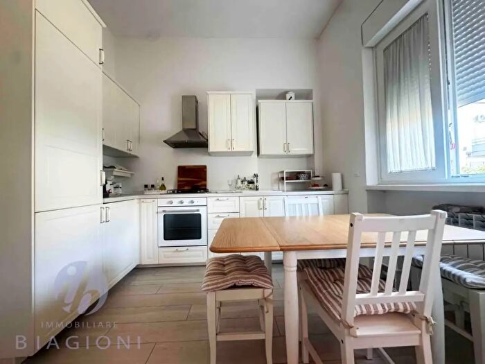Appartamento con 7 locali in vendita in Pietrasanta