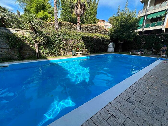 Appartamento trilocale in affitto in Centro, Bordighera