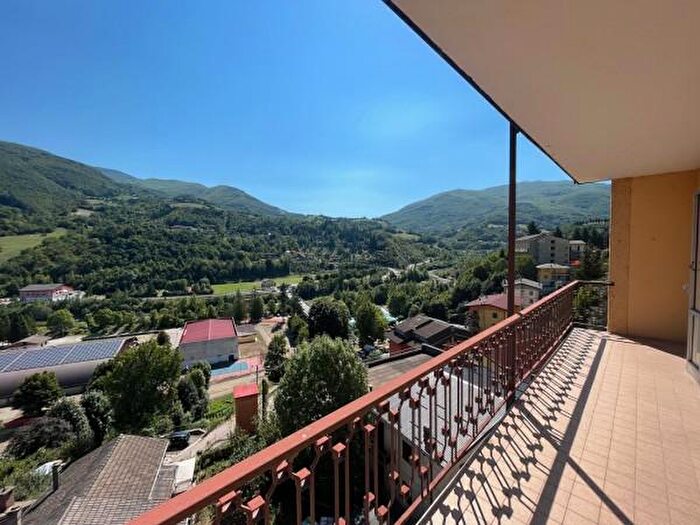 Appartamento quadrilocale in vendita in Via Roma, Pievepelago