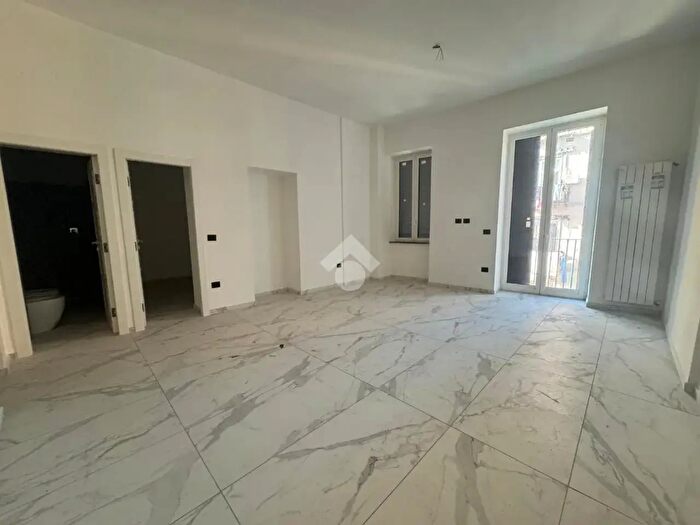 Appartamento trilocale in vendita in Via Ss Giovanni E Paolo, Napoli