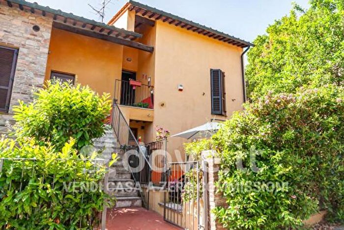 Casa trilocale in vendita in Viale Luciano Berio, Radicondoli