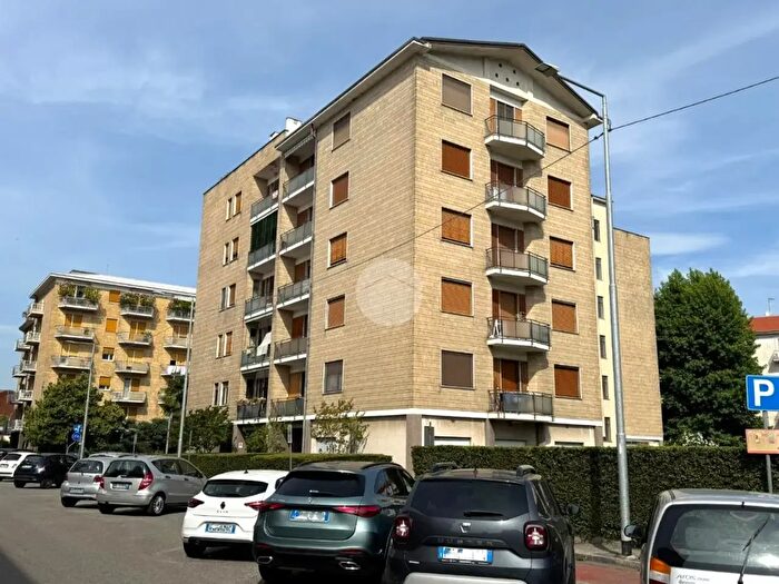 Appartamento con 7 locali in vendita in Via Alcide De Gasperi, Ivrea