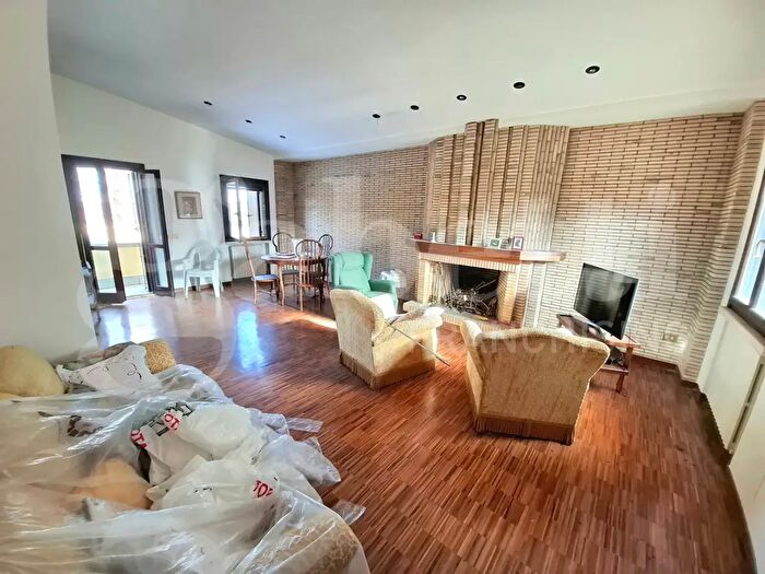 Casa con 7 locali in vendita in Via Colli della Mula, Rocca Di Mezzo