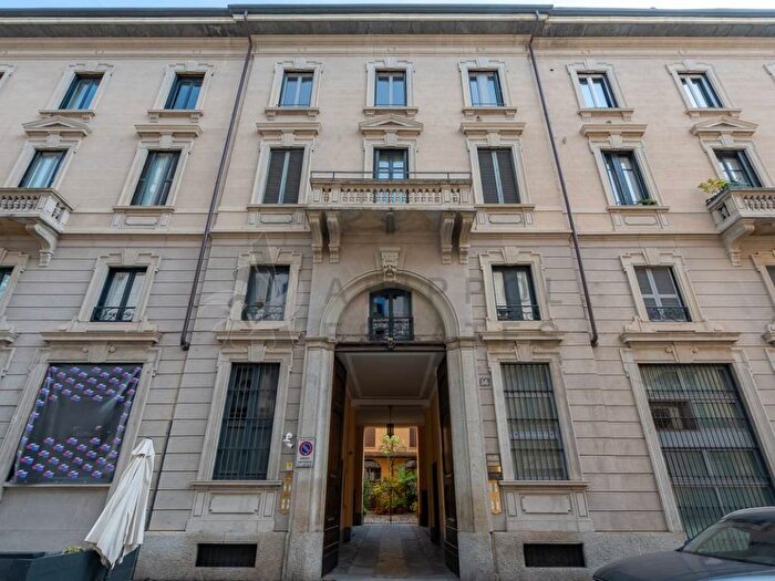 Casa monolocale in affitto in Via Solferino, Moscova, Milano