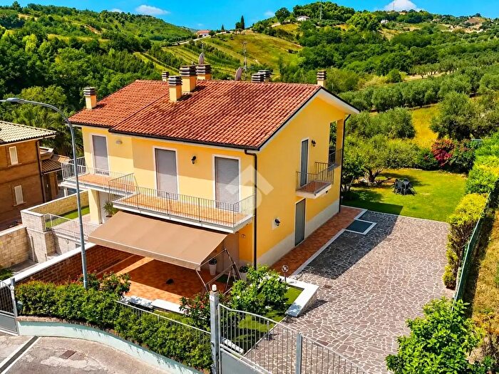 Casa con 6 locali in vendita in Via dei Ligustri, Grottammare