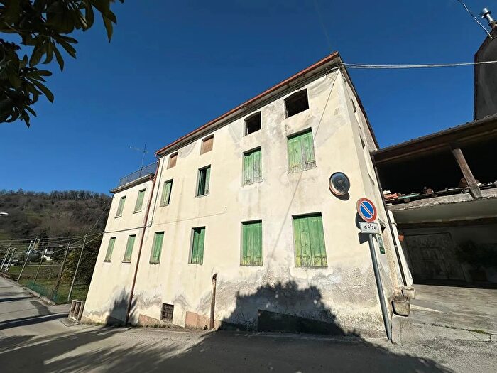 Casa con 5 locali in vendita in Via Fogliati, Colceresa