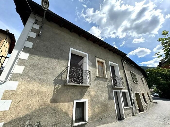 Appartamento trilocale in vendita in Via Cincinnato, Bormio