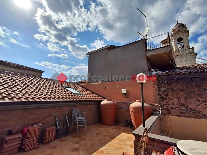 Appartamento con 6 locali in vendita in Via della Lettera, Catania