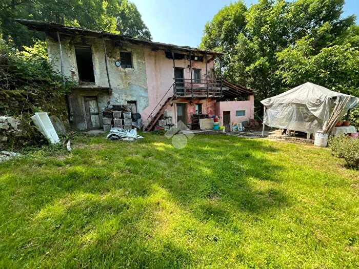 Casa con 5 locali in vendita in Via Comba Nari, Gambasca