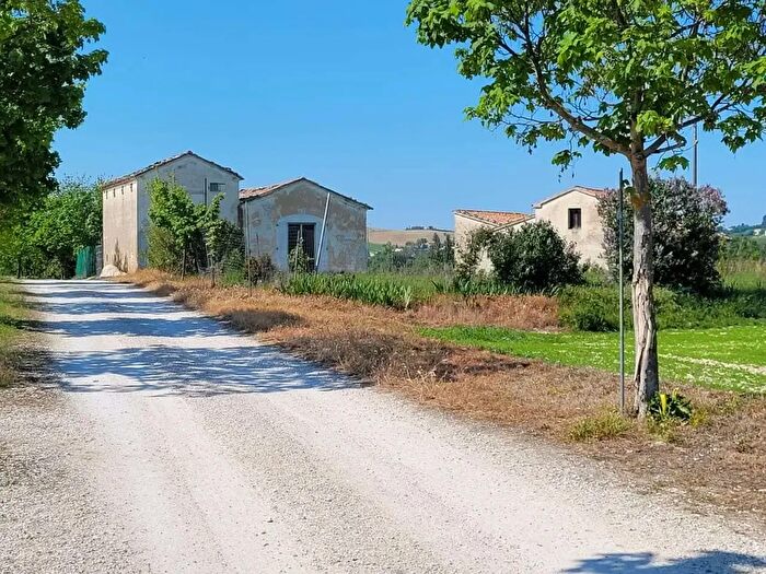 Casa con 7 locali in vendita in Via Giuseppe Garibaldi, Monte Roberto