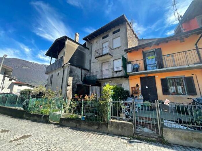 Casa trilocale in vendita in Piazza F Peregalli, Delebio