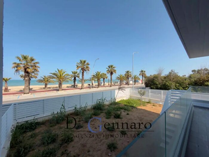 Appartamento trilocale in vendita in Lungomare Sirena Snc, Tortoreto