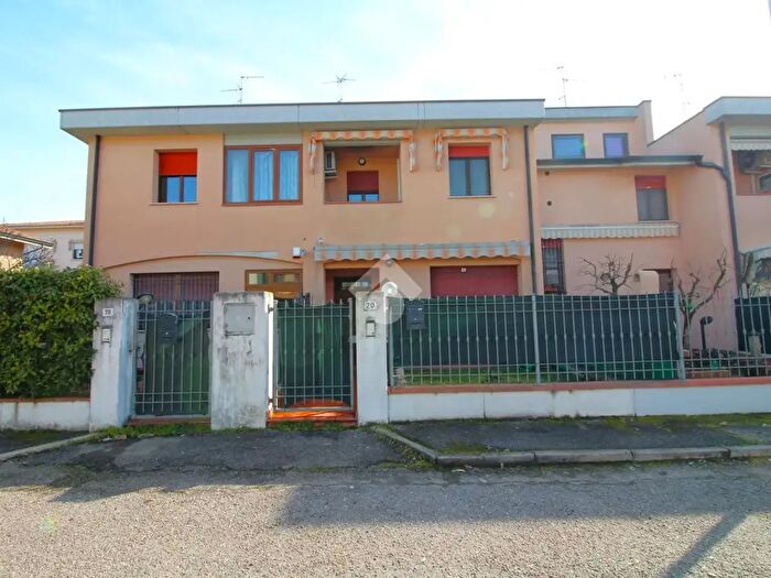 Casa quadrilocale in vendita in Via Don Branchetti, Rio Saliceto