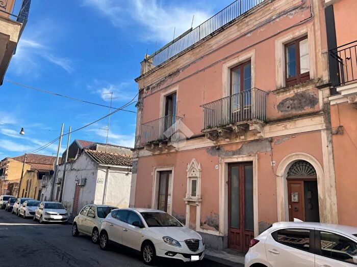 Casa quadrilocale in vendita in Via Etna, Riposto