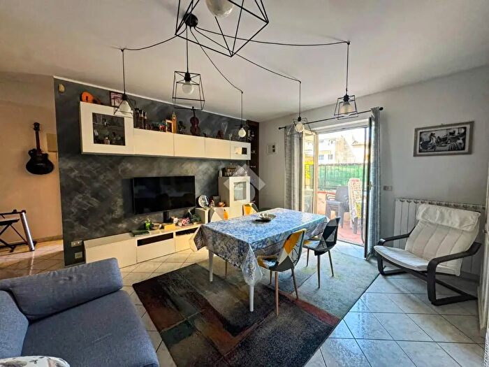 Appartamento trilocale in vendita in Via R Mirabelli, Amantea