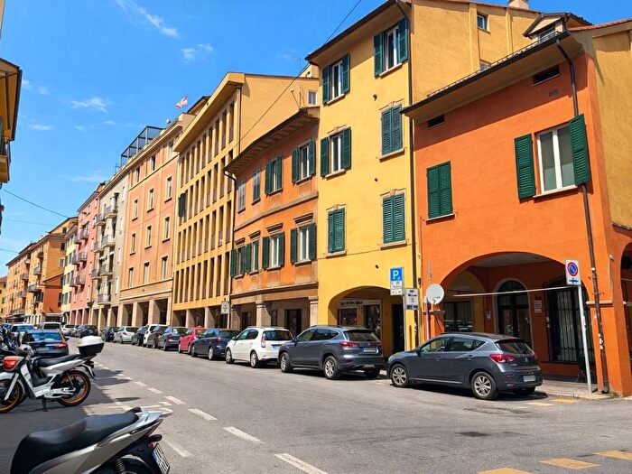 Appartamento monolocale in affitto in Via Mascarella, Irnerio, Bologna