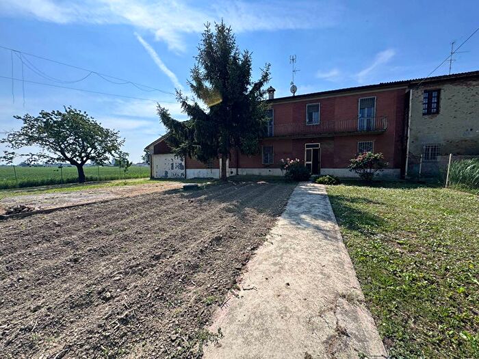Casa con 5 locali in affitto in Via Opiazzi, Castelvetro Piacentino