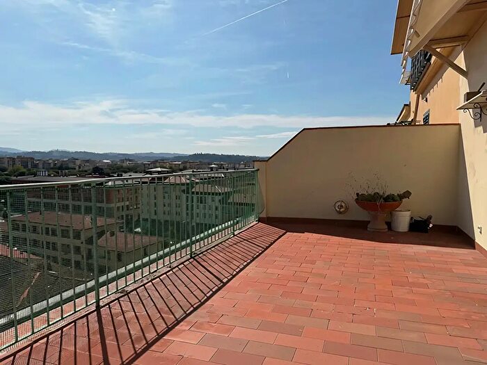 Appartamento trilocale in vendita in Via Umberto Maddalena, Firenze