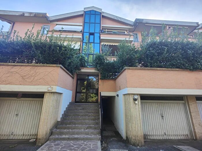 Appartamento trilocale in vendita in Largo dellOlgiata, Roma