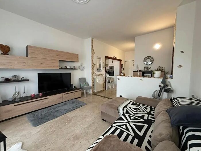 Appartamento trilocale in vendita in Via Tornaco, Borgolavezzaro