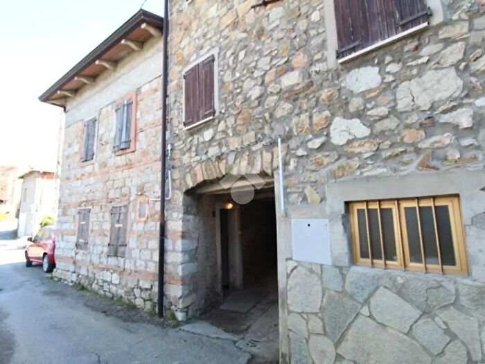 Casa bilocale in vendita in Via Bertini, Villa Minozzo