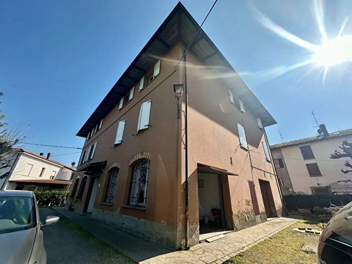 Casa con 8 locali in vendita in Via Lunga, Castelvetro Di Modena