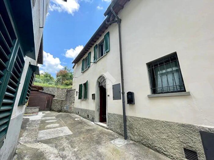 Appartamento con 5 locali in vendita in Piazza Francesco Bati, Borgo San Lorenzo