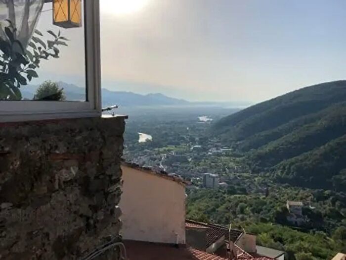 Casa con 8 locali in vendita in Arcola
