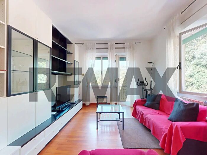 Appartamento con 7 locali in vendita in Via Piave, Mignanego