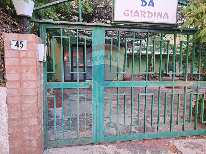 Casa con 8 locali in vendita in Via Livenza, Solarino