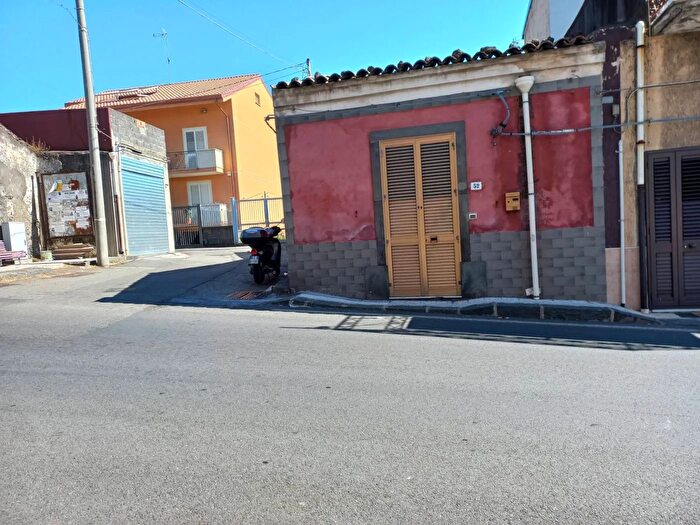 Casa trilocale in vendita in Via Ponte Piedimonte Etneo, Piedimonte Etneo