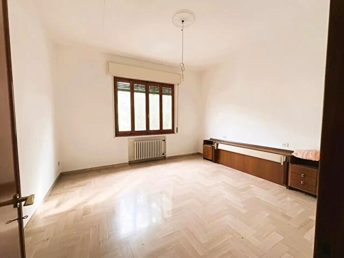 Casa con 7 locali in vendita in Envenuto Cellini, Empoli