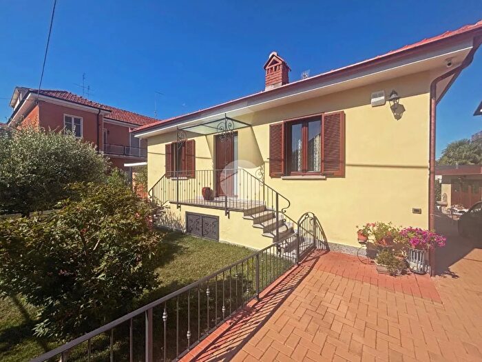 Casa con 6 locali in vendita in Via Buffa di Perrero, Pinerolo