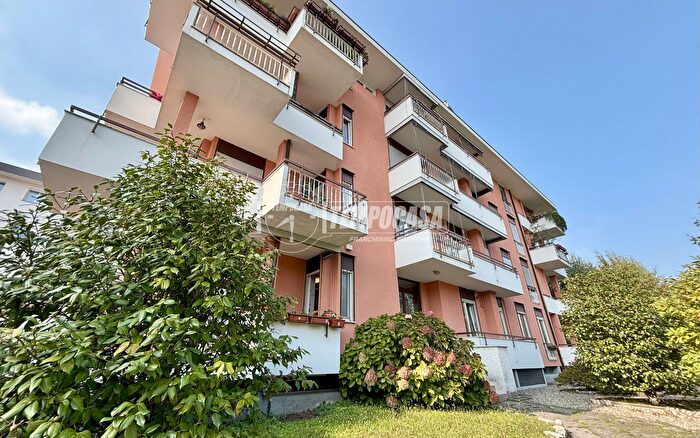 Appartamento trilocale in vendita in Via Rovereto, Arona