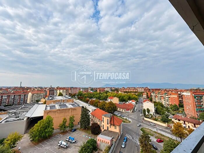 Appartamento trilocale in vendita in Via Terni, Torino
