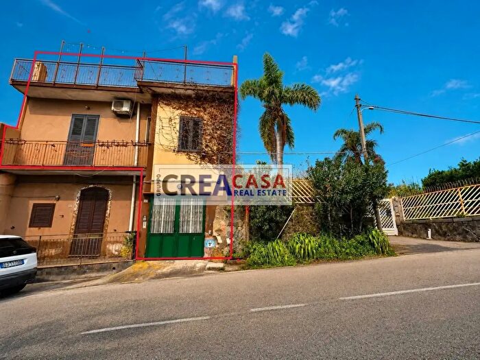 Casa con 5 locali in vendita in Via Lapide Vecchia, Calatabiano
