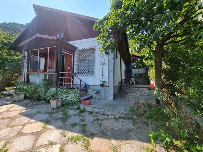 Casa con 6 locali in vendita in Via Verdi, Roletto